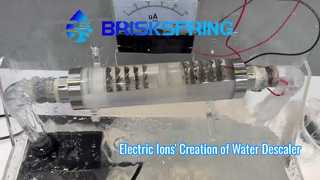 Erleben Sie die Entstehung des BriskSpring Wasserentkalkers durch elektrische Ionen