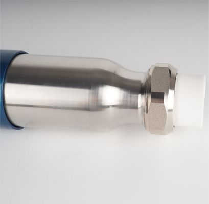 Festwasserentkaller-System: Reinigen von Kalkschale aus dem Wasserkocher für industrielle Wewage